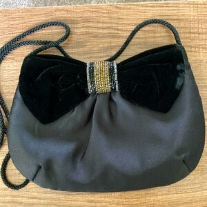 Avon Beaded Fantasy Evening Bag black w/velvet & beaded bow 6”x8” zip & strap